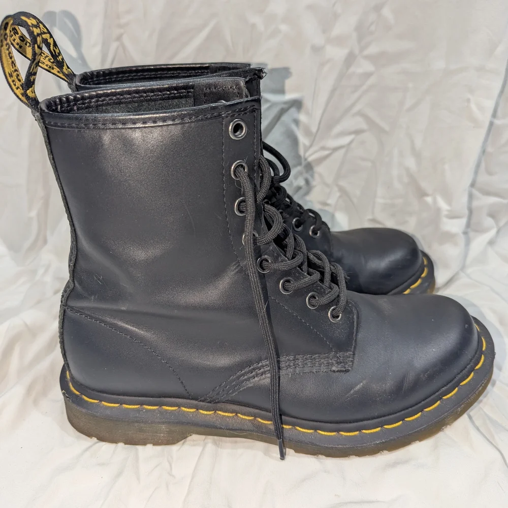Dr. Martens 11821 Black Leather Lace-Up Boots - Picture 3 of 6